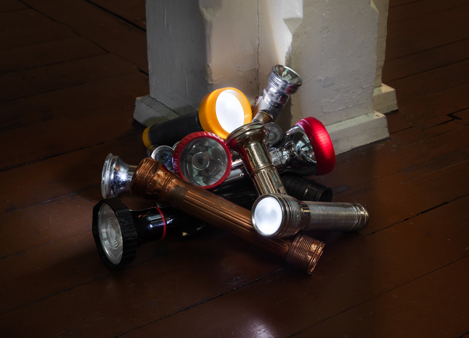 sculpture made of flashlights by Irish Anna Clawson